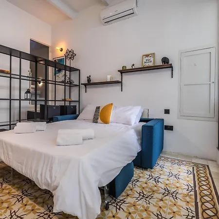 Semesterbostad Charming & Elegant Townhouse In Malta Birkirkara