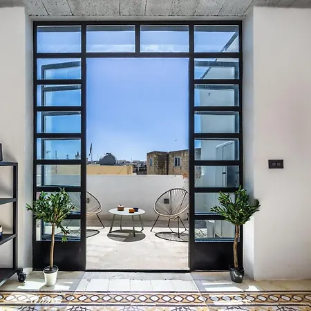 Charming & Elegant Townhouse In Malta