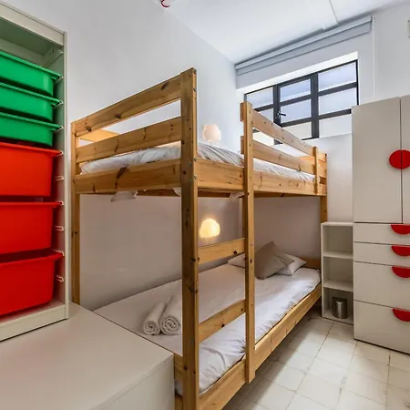 Charming & Elegant Townhouse In Malta Nyaraló