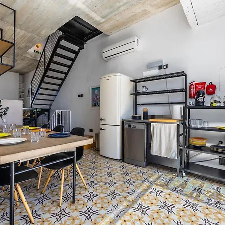 Charming & Elegant Townhouse In Malta Nyaraló *