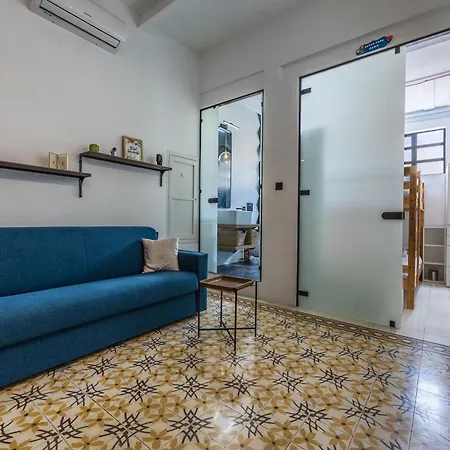 Charming & Elegant Townhouse In Malta Semesterbostad