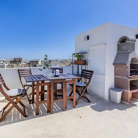 Semesterbostad Charming & Elegant Townhouse In Malta Birkirkara